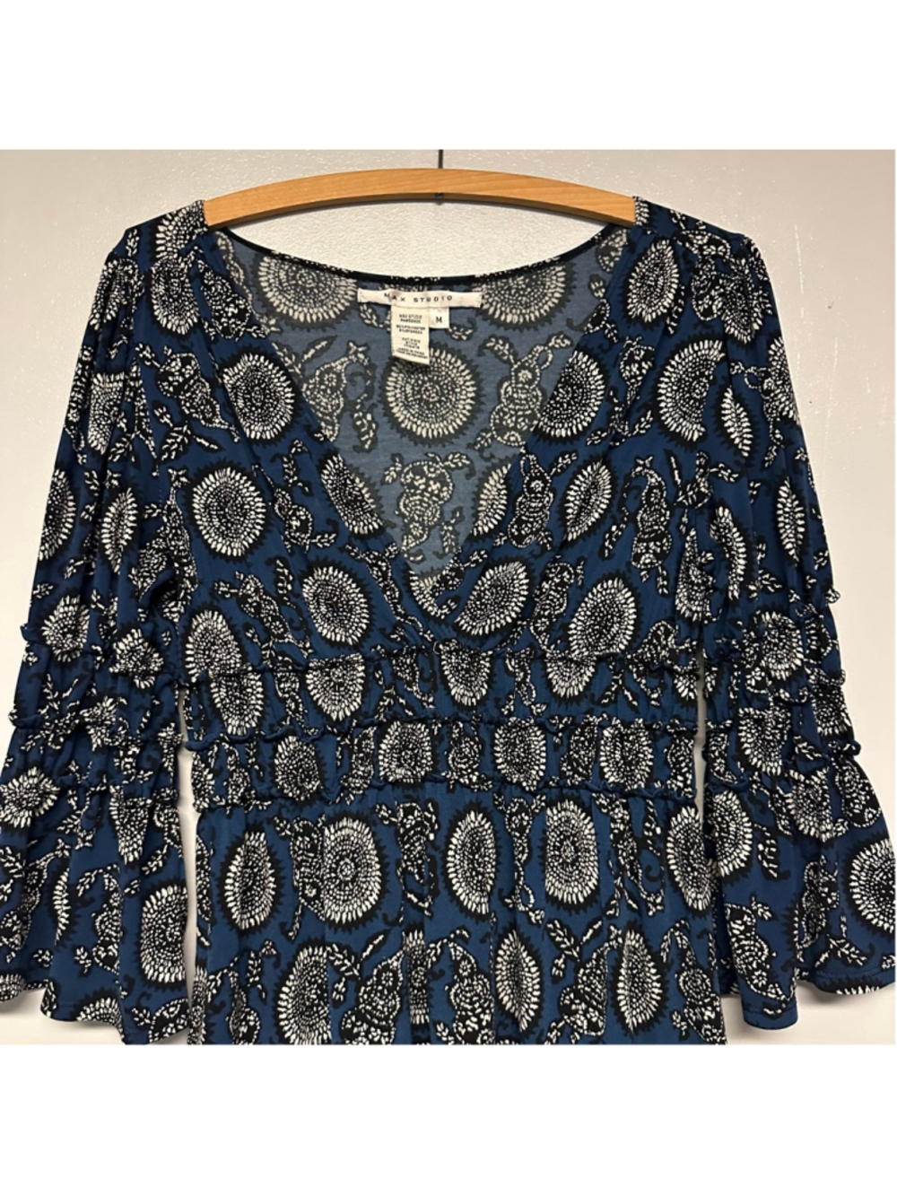 Max Studio Blue White Floral Tunic Top Size Medium cinched waist Bell sleeve - Picture 9 of 10